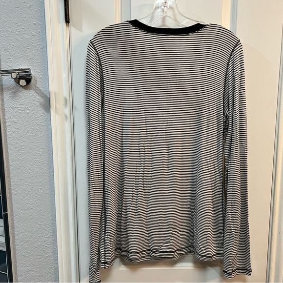 Universal Thread Large Long Sleeve Top Crew Black White Stripe Soft - Picture 5 of 5